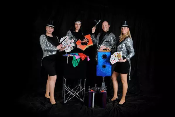 Bild: Mode trifft Manege: designer outlets feiern den 75. Geburtstag der Stadt Wolfsburg mit großen Fashion Circus