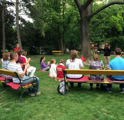 Bild: Meditieren im Arenbergpark