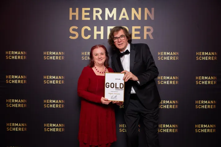 Bild: **Bad Wörishofener Tantra-Lehrerin glänzte beim Internationalen Speaker Slam mit Botschaft der Selbstliebe**
