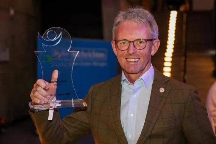 Bild: Zweifacher Paralympics-Sieger Hans-Peter Durst steht auf docPrice