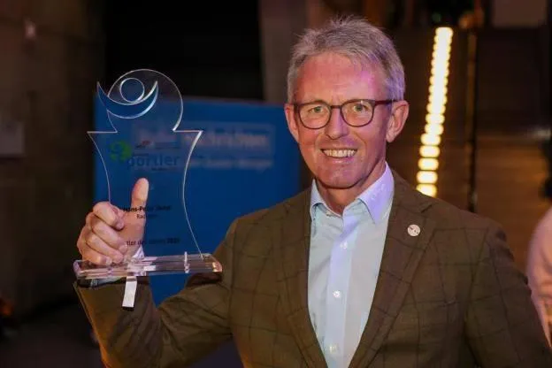 Bild: Zweifacher Paralympics-Sieger Hans-Peter Durst steht auf docPrice