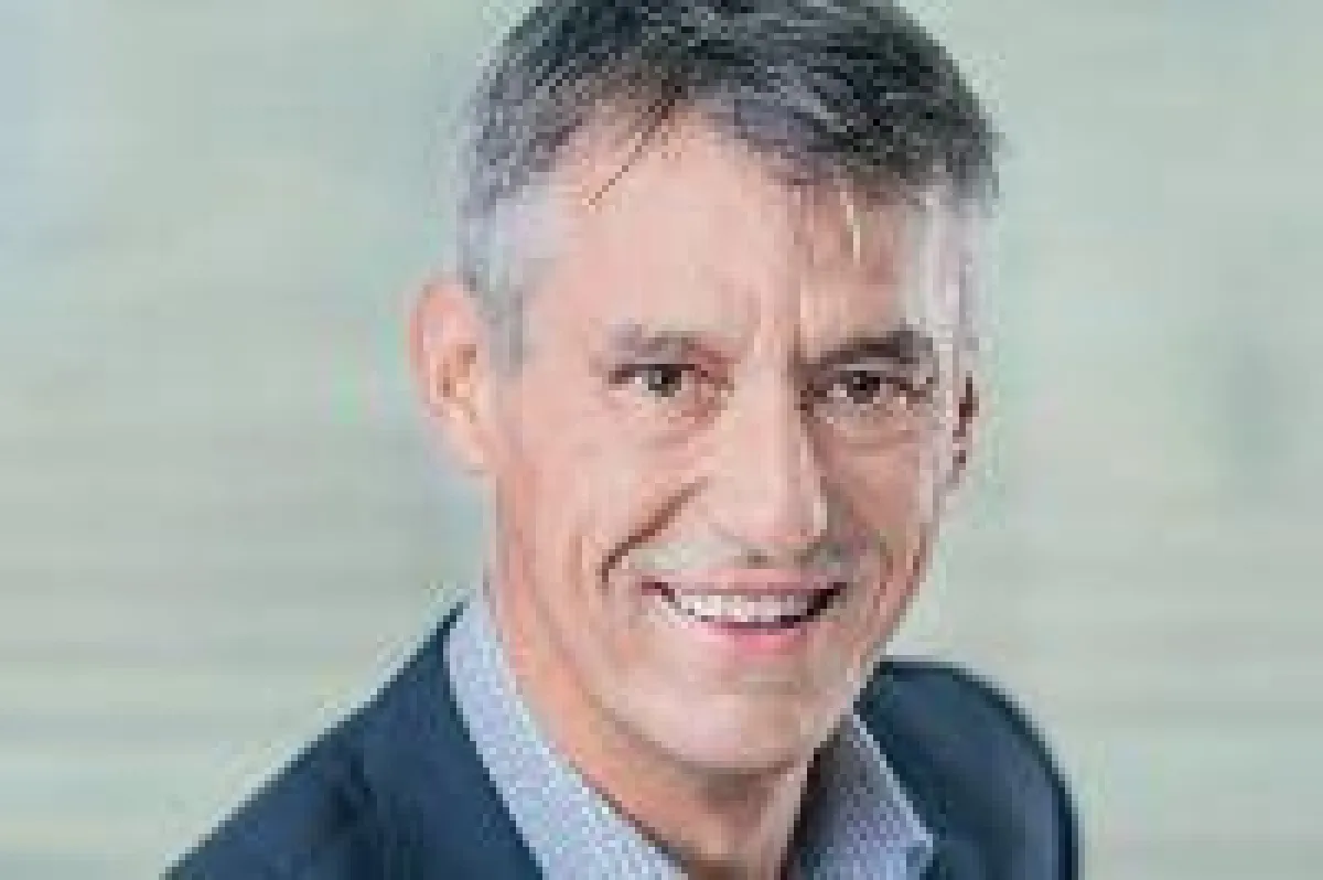 Dr. Ewald Lang ist seit 30 Jahren als Unternehmensberater selbstständig und führte eine mittelständische Unter­nehmens­­beratung.