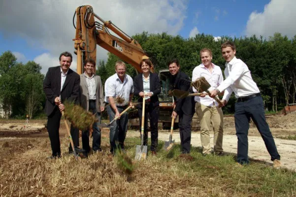 Bild: Zukunftsorientierte Lebensmittelproduktion - Spatenstich für Hackschnitzelheizwerk bei ALB-GOLD