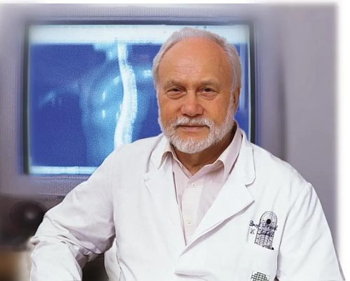 Prof. Dr. med. Erich Schmitt, 1. Vorsitzender des Forum Gesunder Rücken - besser leben e.V., referiert beim