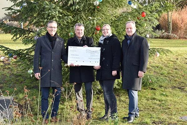 Bild: 4000-Euro-Weihnachtsspende der BW-Bank