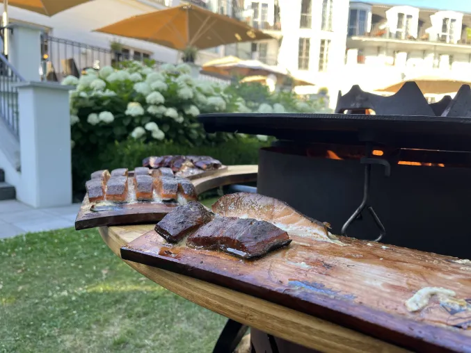 Bild: Küsten-Barbecue und Störtebeker Bier im Strandhotel Zingst 