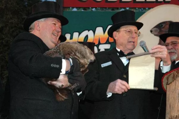 Bild: Phil hat gesprochen - Noch 6 Wochen Winter - Heute ist zum 123. Mal Murmeltiertag in Pennsylvania