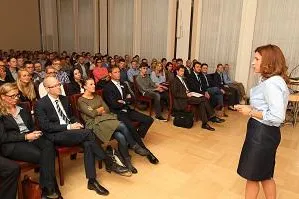 Die FOM Hochschule in Bremen startet mit 180 Studienbeginnern ins neue Semester Bild: Die FOM Hochschule in Bremen startet mit 180 Studienbeginnern ins neue Semester