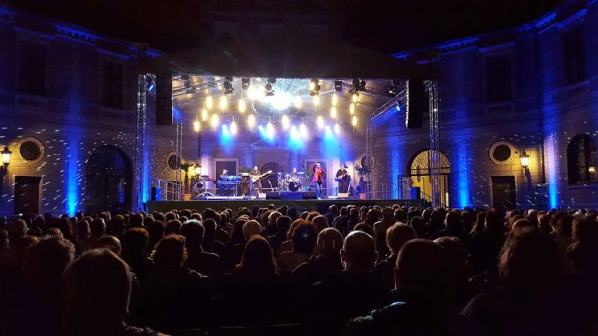 LITECRAFT SunX.10 für Open Air Veranstaltung (Foto: Gschwendtner Veranstaltungstechnik GmbH, frei zu