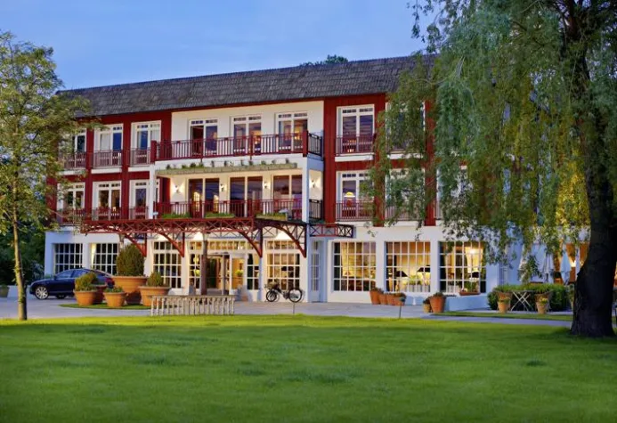 Bild: Lesung mit dem bekannten Autor Bernhard Schlink: "Die Frau auf der Treppe"