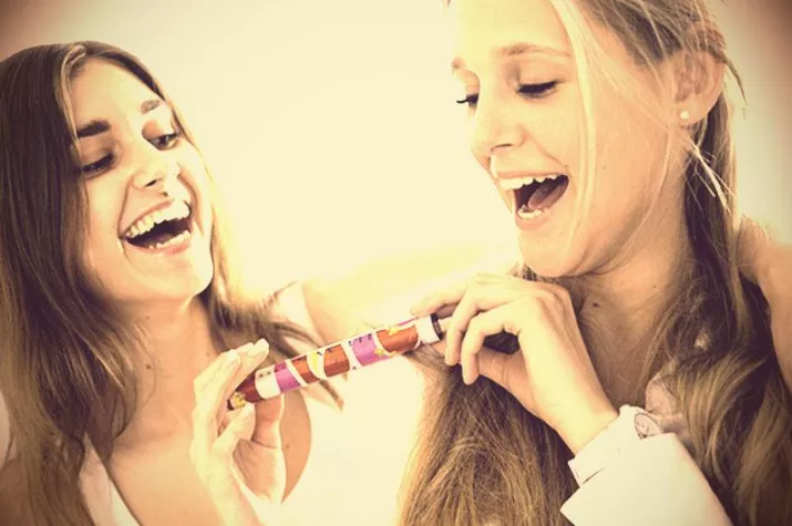 FRAUENSACHE No. 1: Das Accessoire für jede Handtasche Bild: FRAUENSACHE No. 1: Das Accessoire für jede Handtasche