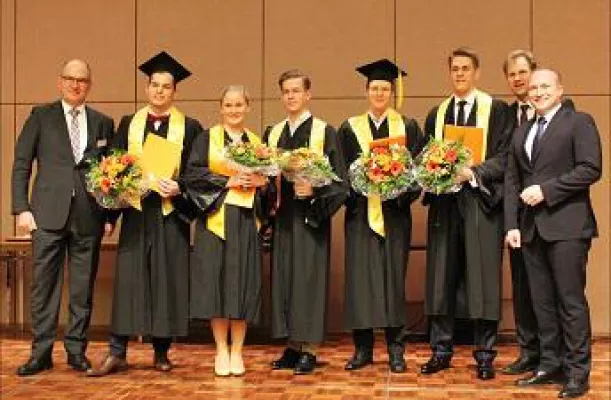 Bild: Die EUFH verabschiedete 200 Absolventen am Standort Brühl: