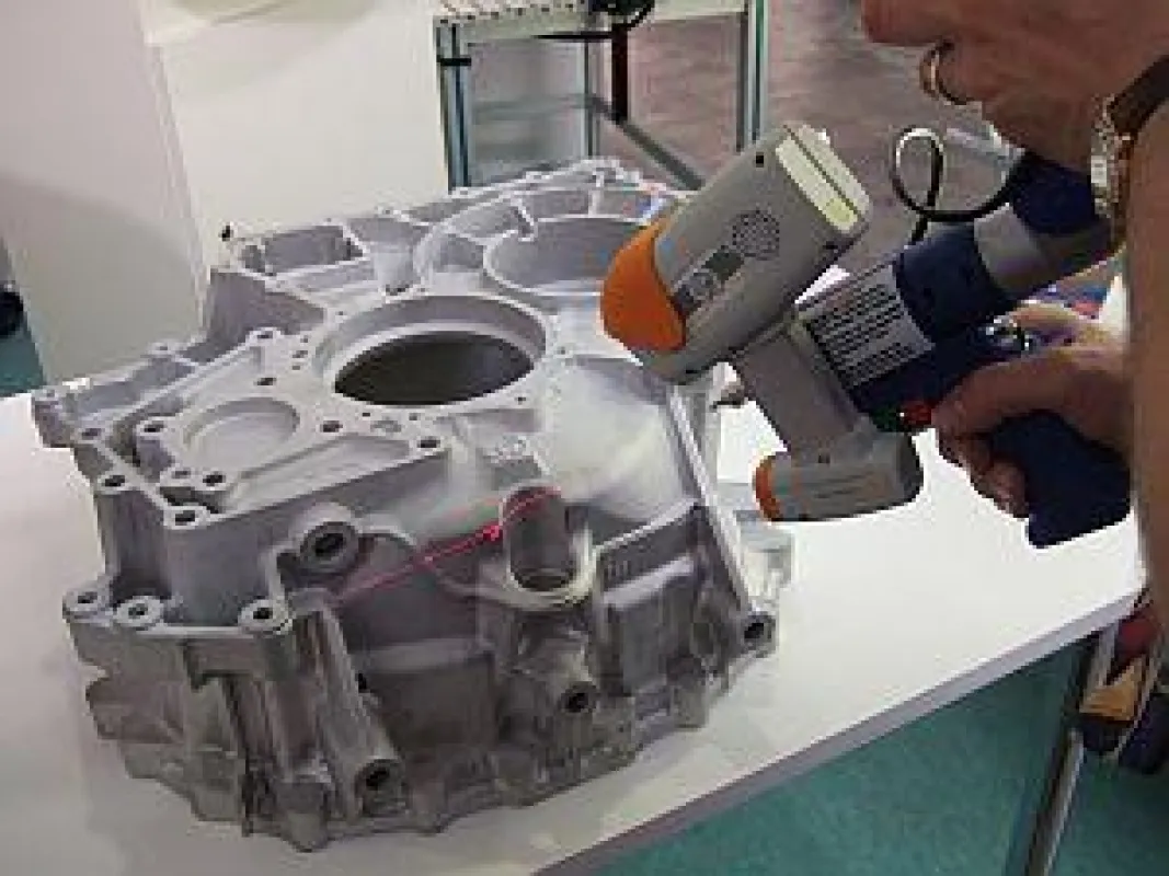 Laserscanner ModelMaker D auf 7-achsigem Messarm.