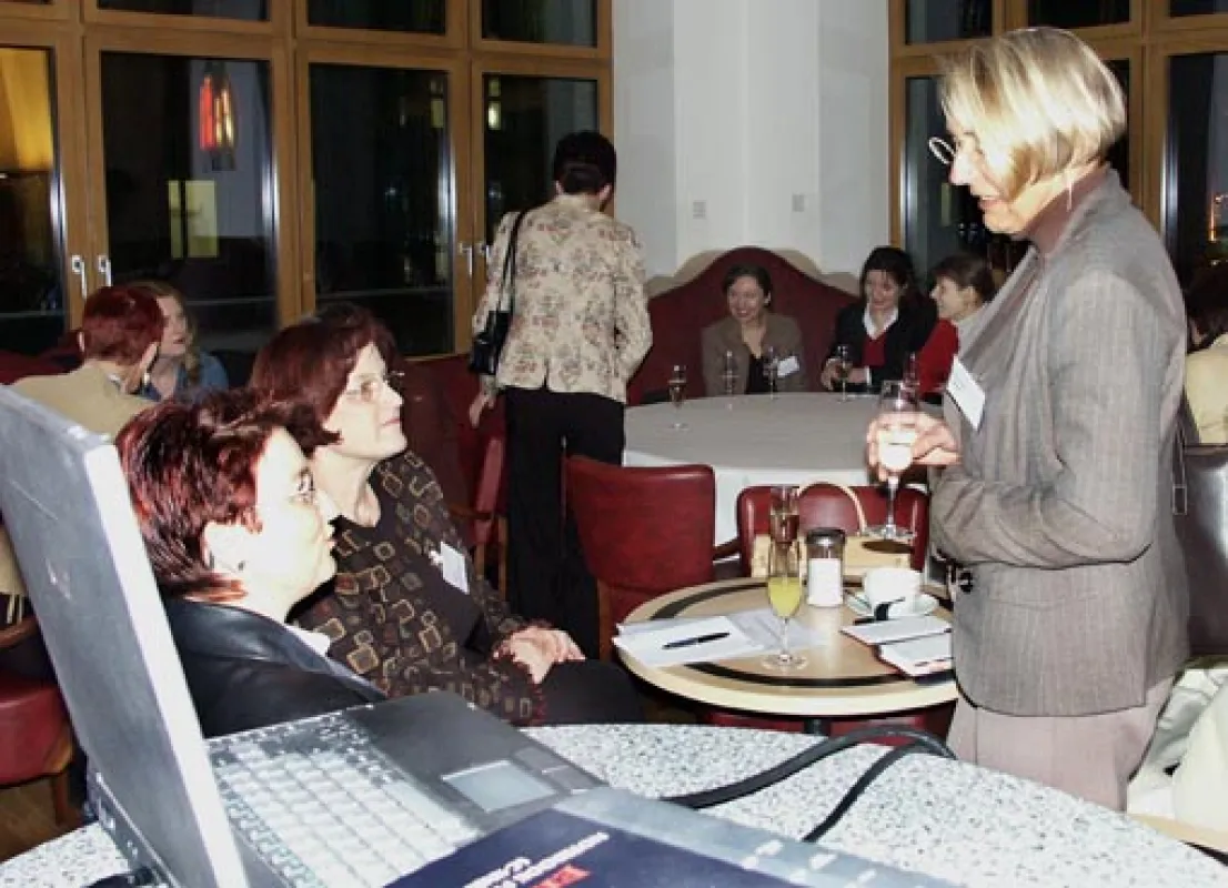 Networking beim Unternehmerinnenabend in Berlin, Foto Z. Richter