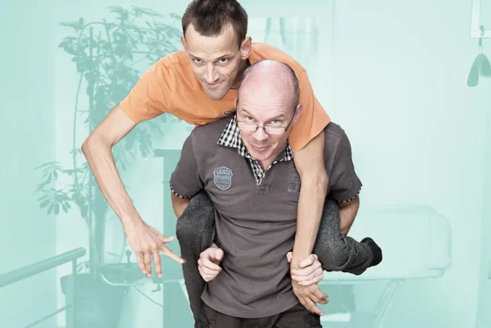 Bild: Schwer behindert – leicht bekloppt Die schrägen Seiten einer wahren Freundschaft