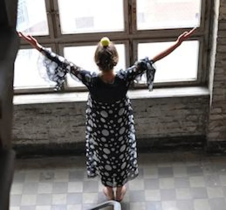 Ana Rhukiz erzählt Märchen auf traditionelle Art