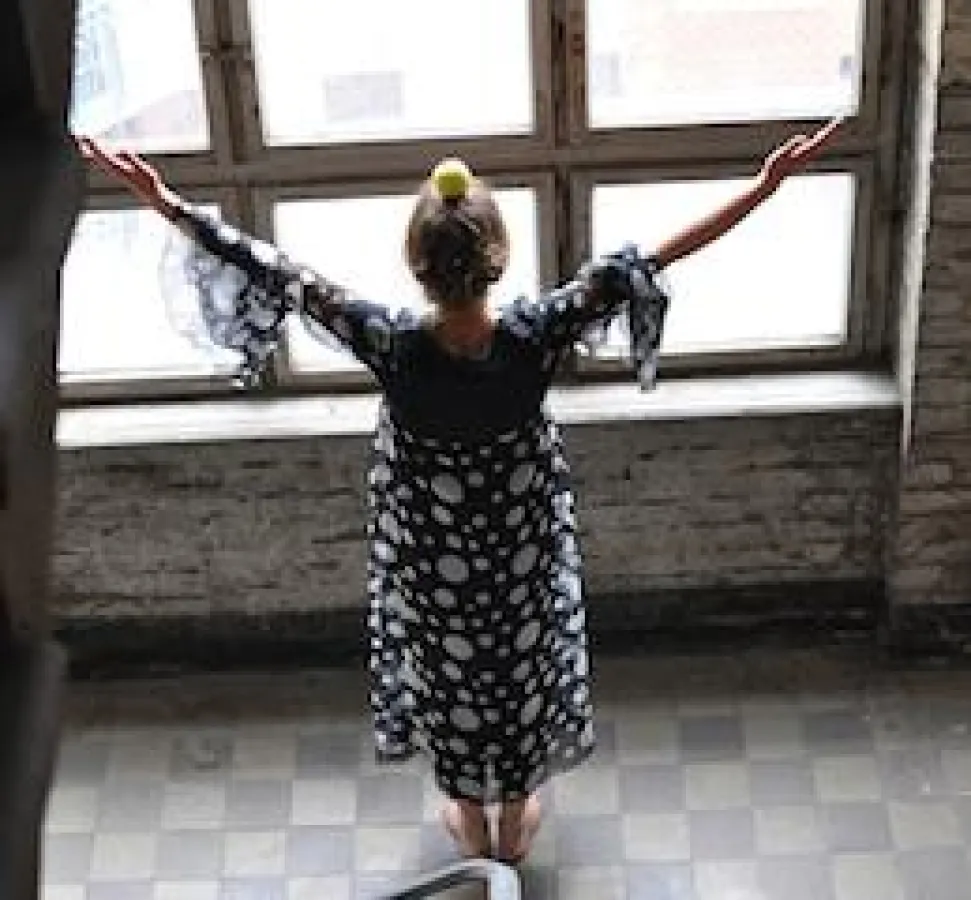 Ana Rhukiz erzählt Märchen auf traditionelle Art