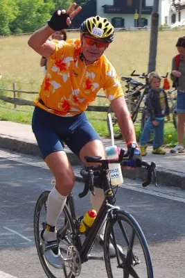 Bild: Triathlon-Urgestein Dr. Hermann Aschwer auf Promotion-Tour für den 1. Globetrotter Harz Triathlon
