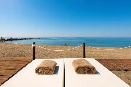 Bild: Pssst…! Paarurlaub der besonderen Art