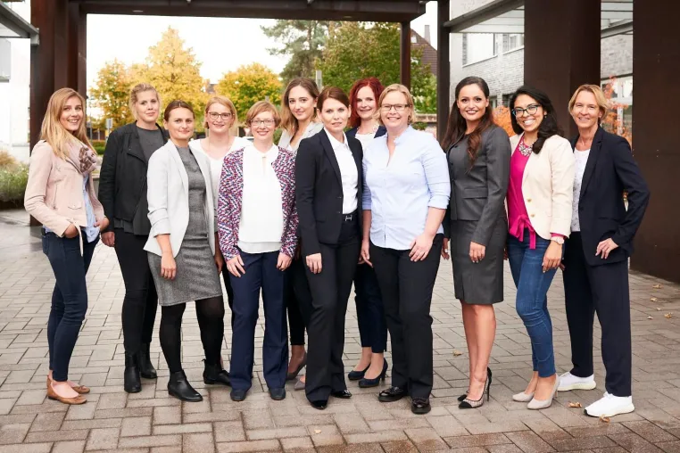 Bild: adesso startet Talent-Coaching für Frauen mit Headcoach Martina Voss-Tecklenburg