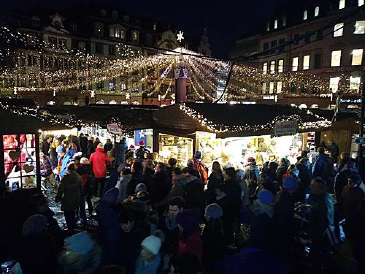 Der Weihnachtsmarkt in Mainz besticht vor allem durch seine malerische Kulisse in der Altstadt