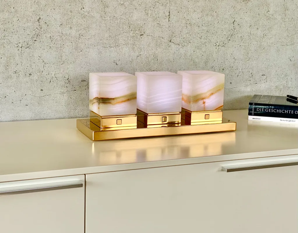 Exklusive Unikate, die Onyxleuchte ITSU Trio (© Luxonum GmbH)