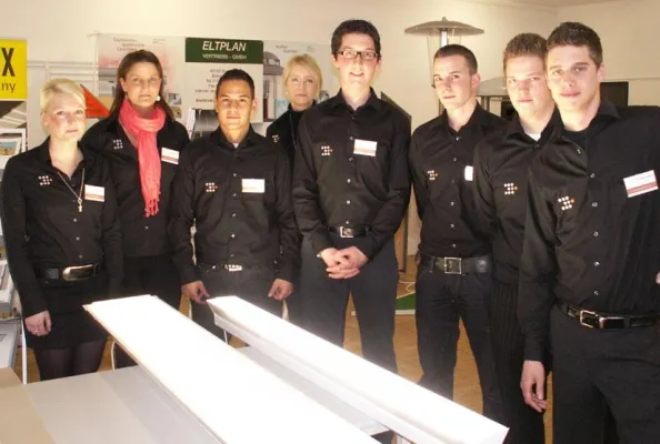 Bild: Das Gefühl die Umwelt zu schützen ist unbezahlbar - Azubis von Hardy Schmitz stellten Energiesparprojekt vor