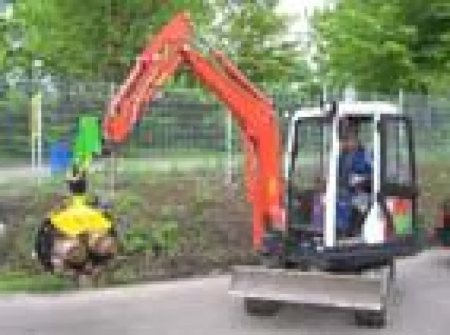 Bild: Holzgreifer von Dorn-Tec packen kraftvoll und sicher zu