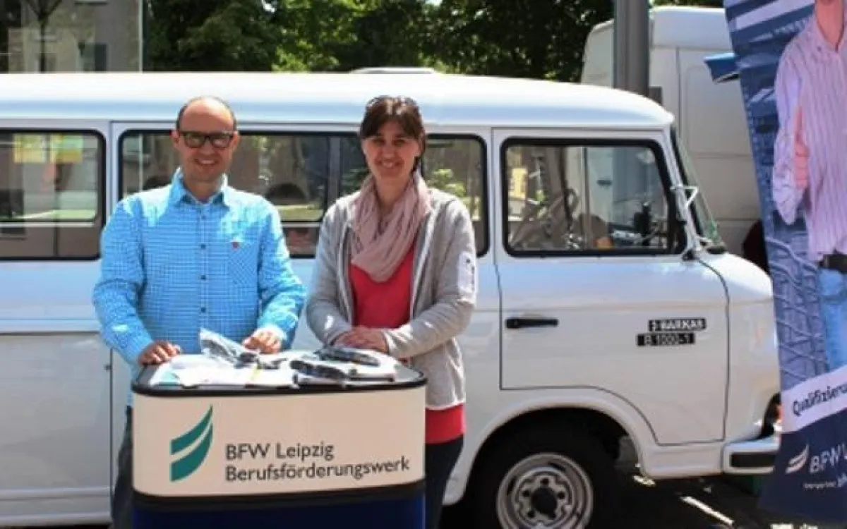 Steffen Gonsior und Corinna Schulze wieder gemeinsam auf Infomobiltour durch Mitteldeutschland mit d