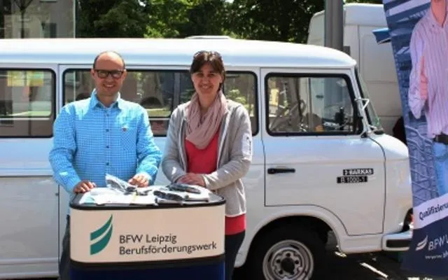 Bild: Startschuss für Infomobiltour mit dem Weißen BARKAS