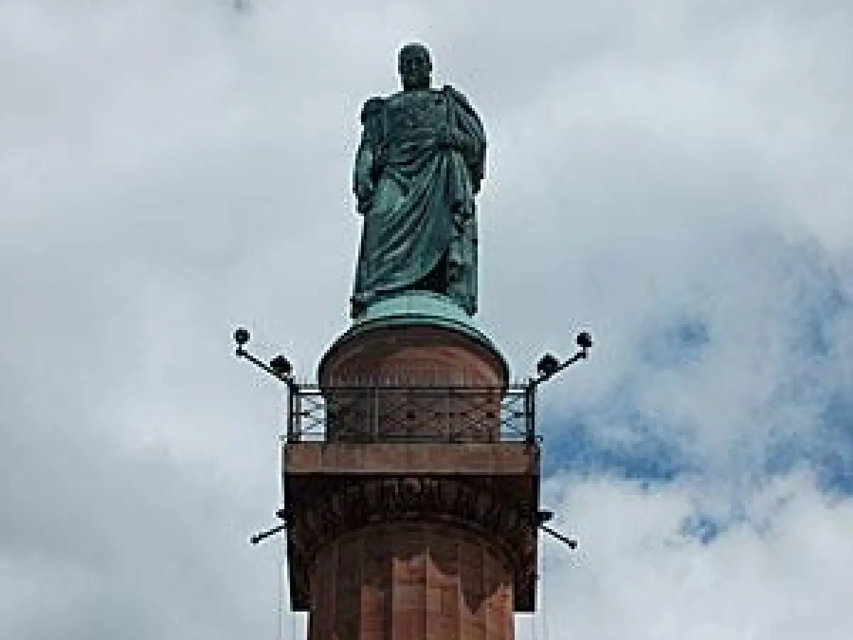 Der Lange Ludwig auf dem Luisenplatz - eines der Darmstädter Wahrzeichen
