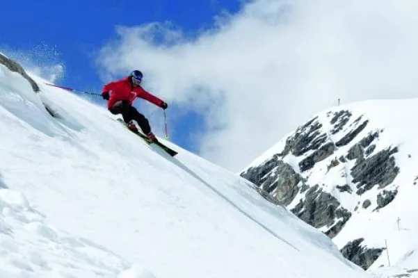 Bild: Testfahrt auf Profi-Pisten: Vor der Alpinen Ski-WM 2011 lockt Garmisch-Partenkirchen mit günstigen Pauschalen