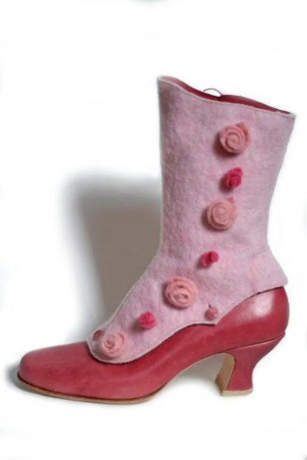 Carmen Comanns: Rosa Pumps mit Filzstulpe