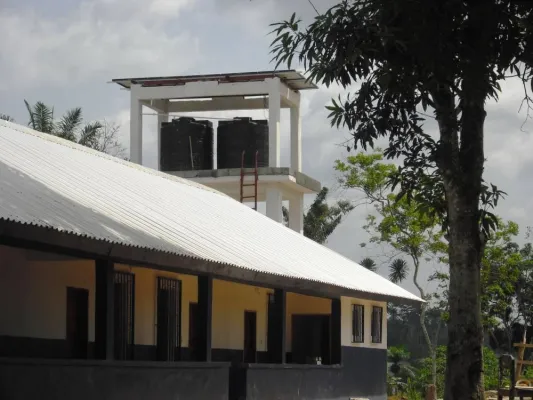 Bild: Offgrid-Spezialist Phaesun baut in Liberia Solarstromanlagen auf und schult Installateure