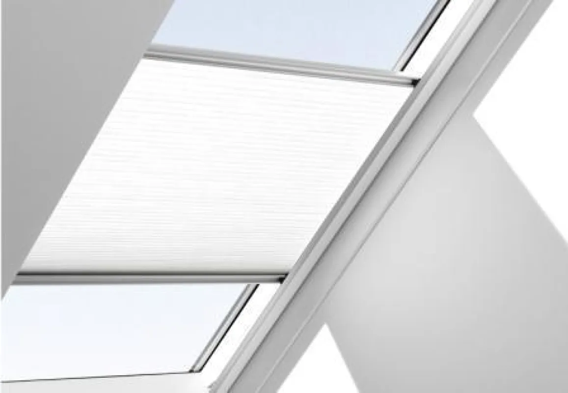 Dachgeschossbewohner können zwischen 1. Februar und 31. Juli die vielfältigen Funktionen von VELUX Sonnenschutzprodukten drei Monate lang in aller Ruhe testen. Foto: VELUX Deutschland GmbH