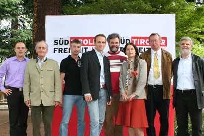 Bild: „SÜD-TIROLER FREIHEIT" notariell gegründet