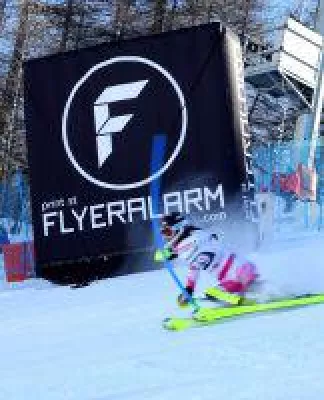 Bild: Online-Druck-Spezialist setzt Sponsoring fort: FLYERALARM ist auch 2017/2018 Partner des FIS Ski Weltcup