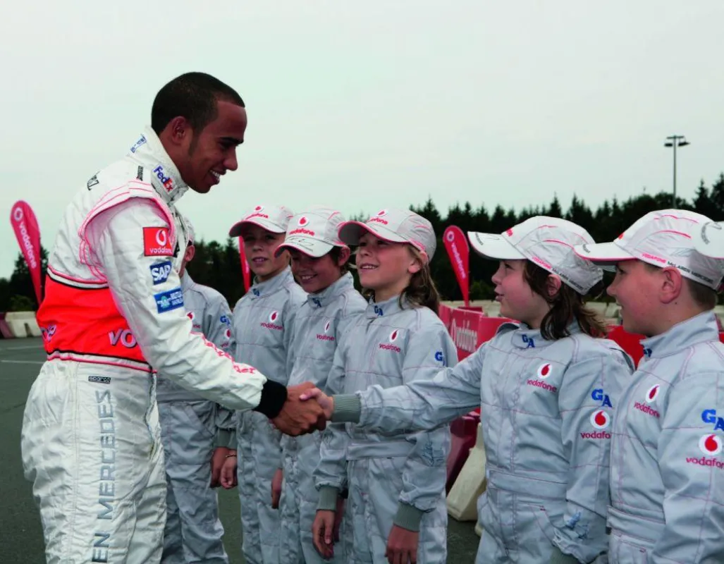 Am Nürburgring gab Formel 1-Pilot Lewis Hamilton jungen Nachwuchsfahrern Tipps, wie sie ihre Rennfahrerträume verwirklichen können.