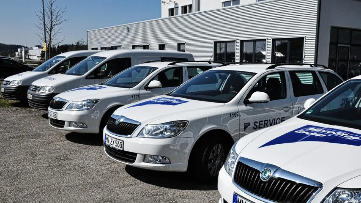 Ein Teil der Fahrzeuge der MicroStep-Serviceflotte für den deutschsprachigen Raum.