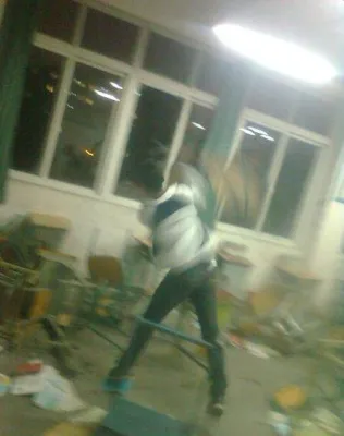 Zusammenstoß zwischen chinesischen und tibetischen Studenten in Chengdu Bild: Zusammenstoß zwischen chinesischen und tibetischen Studenten in Chengdu