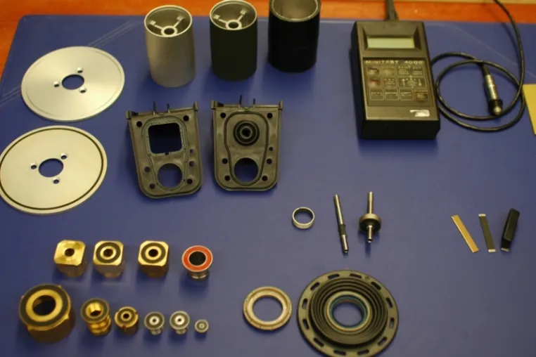 Bild: Hybride Technik-Teile aus Gummi und Metall als Schwäbische Spezialitäten