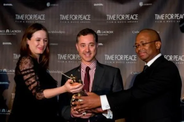 Bild: Maurice Lacroix präsentierte die Verleihung der 15. Time For Peace Film & Music Awards in New York City