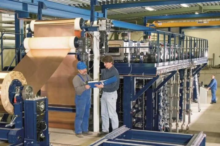 Bild: Hochwertige Absorberbeschichtung durch trockene Vakuumtechnologie