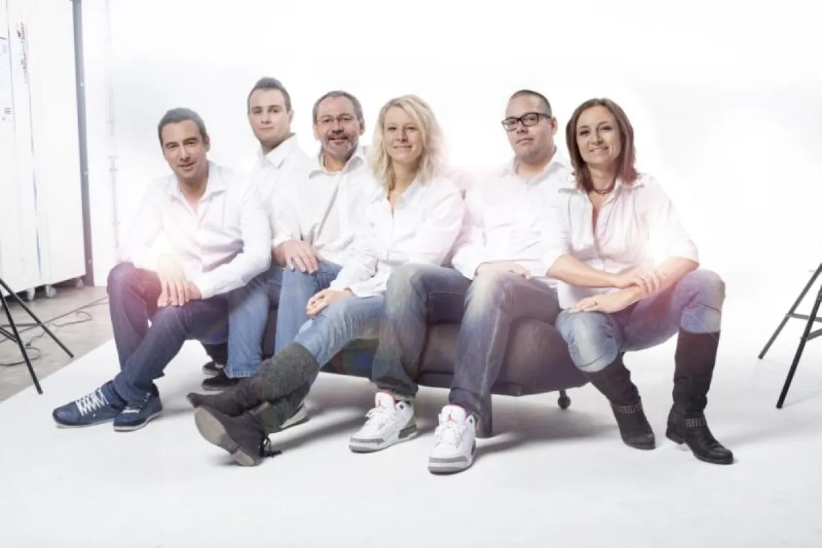 Zeit zum Rumsitzen hat das Team vom EREIGNISHAUS nur für´s Fotoshooting.
