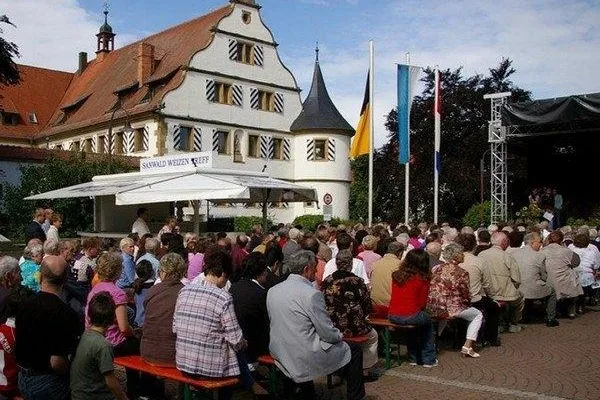 Neu auf Facebook: Schlossfest Kirchhausen Bild: Neu auf Facebook: Schlossfest Kirchhausen