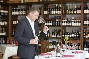 „Der Feinschmecker“ zählt die Vineria zu den besten Weinläden Deutschlands Bild: „Der Feinschmecker“ zählt die Vineria zu den besten Weinläden Deutschlands