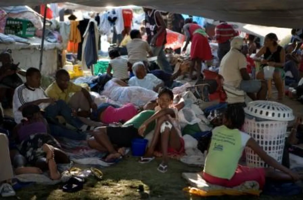 Frauen in einem überfüllten Lager in Haiti