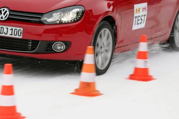 Bild: Winterreifen-Test: Runderneuerte Winterreifen nur auf Schnee gut