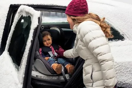 Autofahren im Winter: Mit Kindern sicherer unterwegs Bild: Autofahren im Winter: Mit Kindern sicherer unterwegs