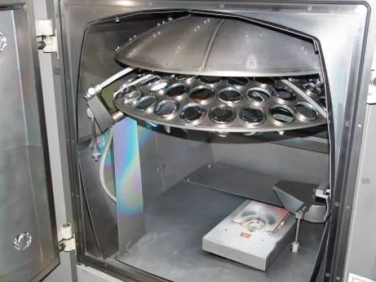 Bild: PVD-Verfahren: Ölfreie Vakuumerzeugung optimiert Beschichtung von Brillengläsern